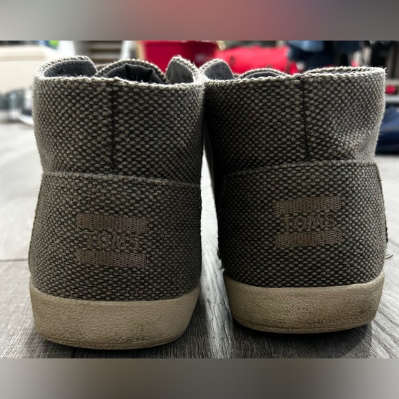 Great Condition - Toms mid height casual shoes - size 13 - Tan knit material - Picture 3 of 5